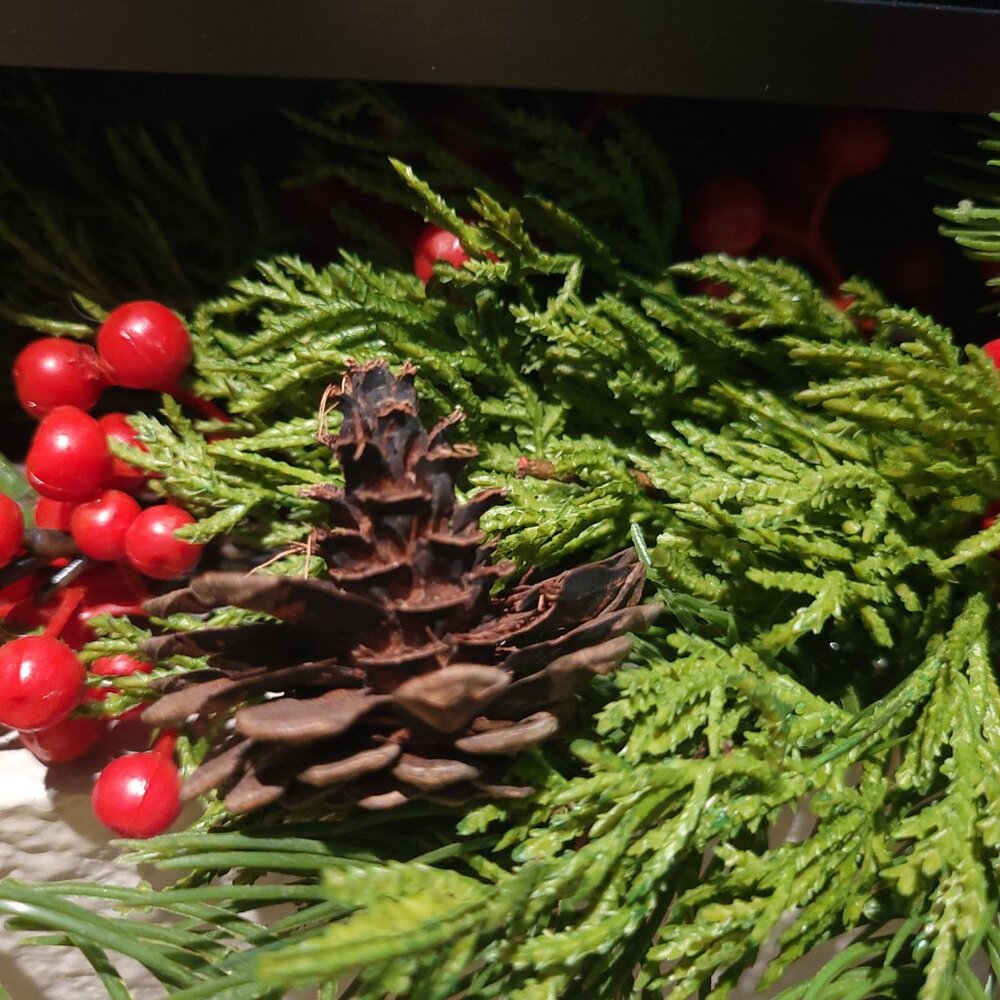 Garland - Picture 6 of 9